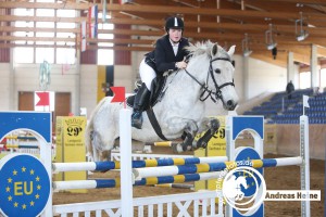 Romy Trümper auf Rowena -  Hallenlandesmeisterschaft Springen in Prussendorf